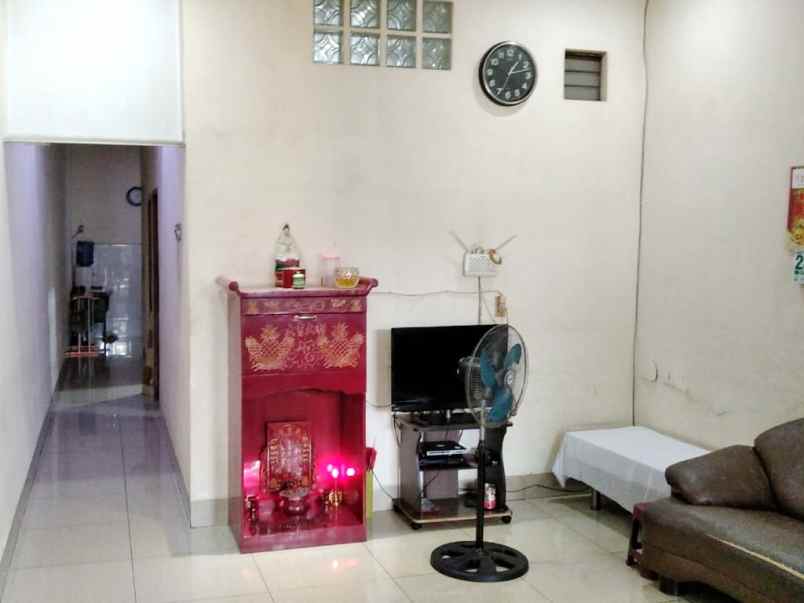 dijual rumah jalan tirtosari komplek 12