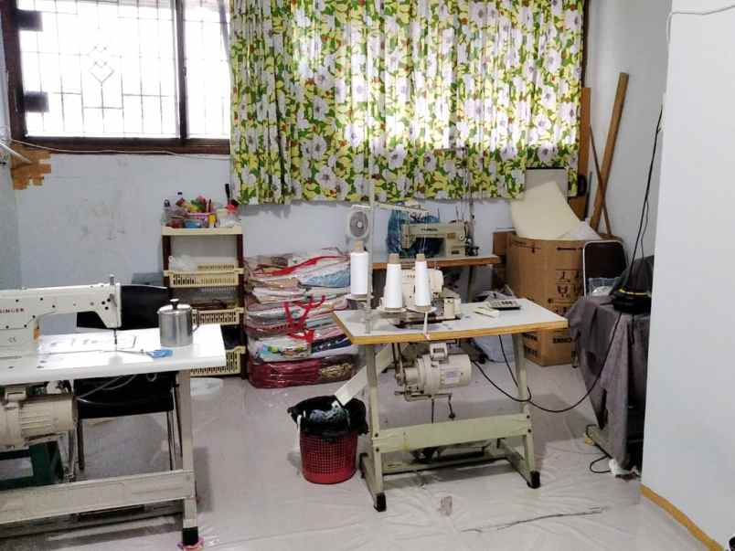 dijual rumah jalan tirtosari komplek 12