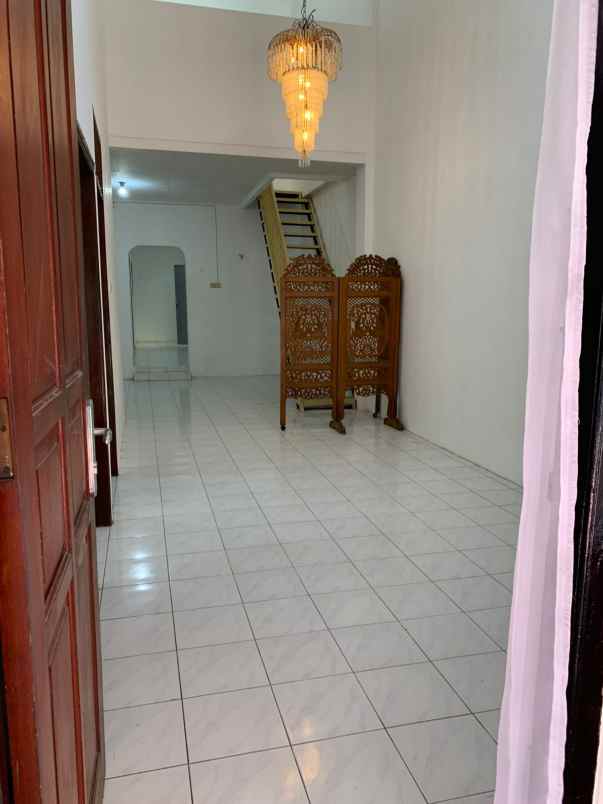 dijual rumah jalan wijaya kusuma 2 no 12