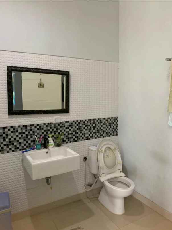 dijual rumah jalan wisata bukit mas