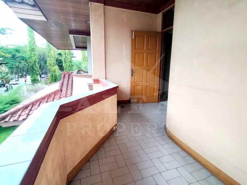 dijual rumah jalan wr supratman