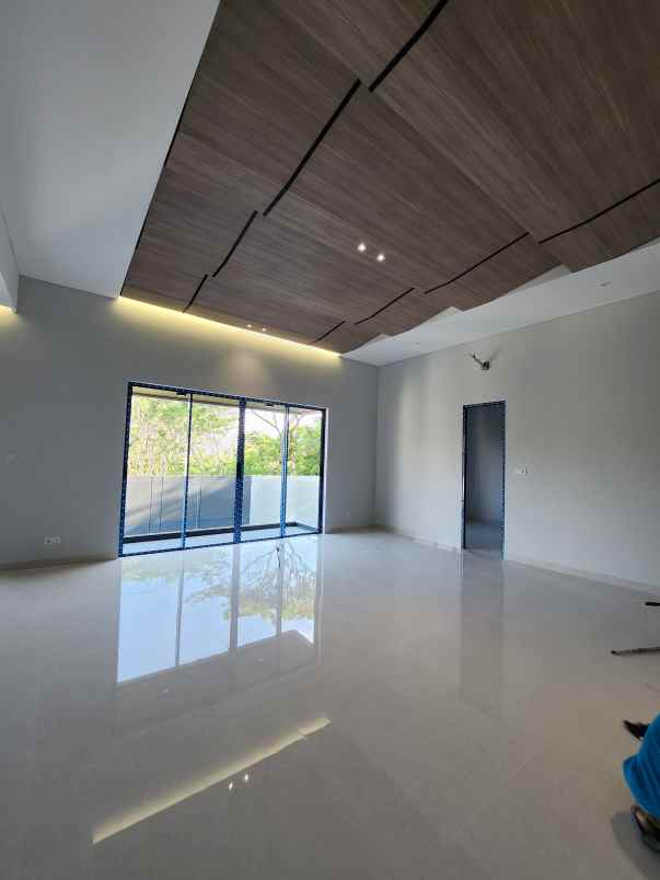 dijual rumah jaln bukit golf