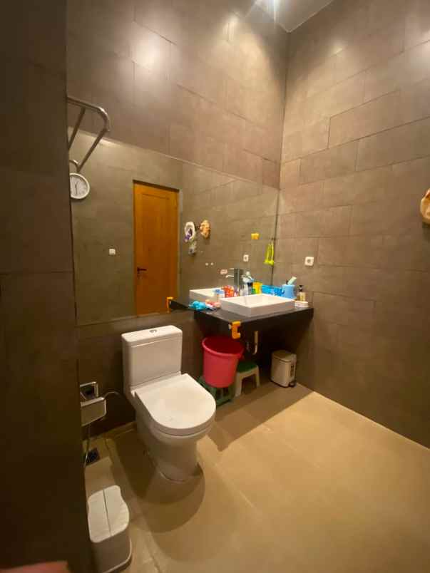 dijual rumah jatiwaringin bekasi