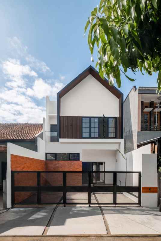 dijual rumah jl antapani bandung