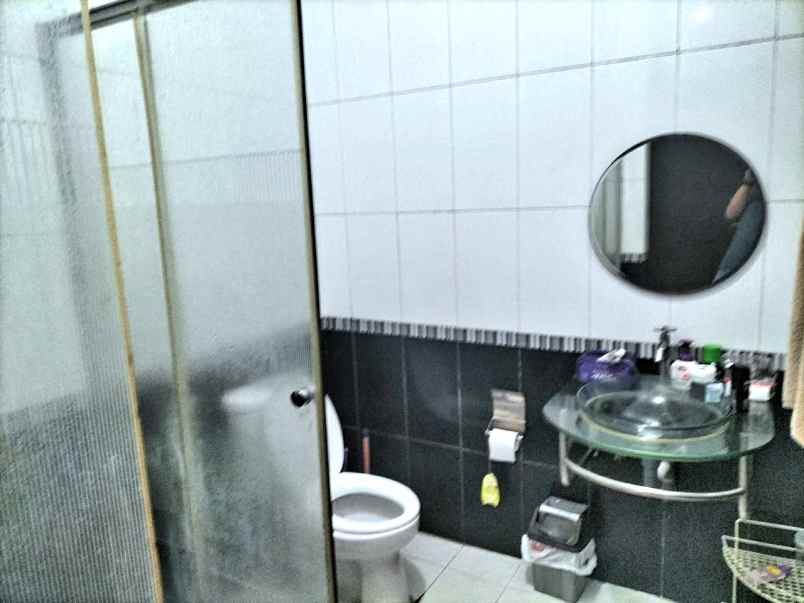 dijual rumah jl awiligar