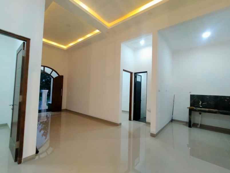 dijual rumah jl besi jangkang sukoharjo