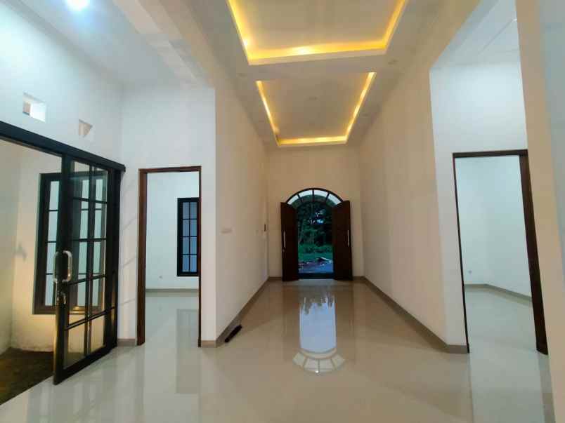 dijual rumah jl besi jangkang sukoharjo