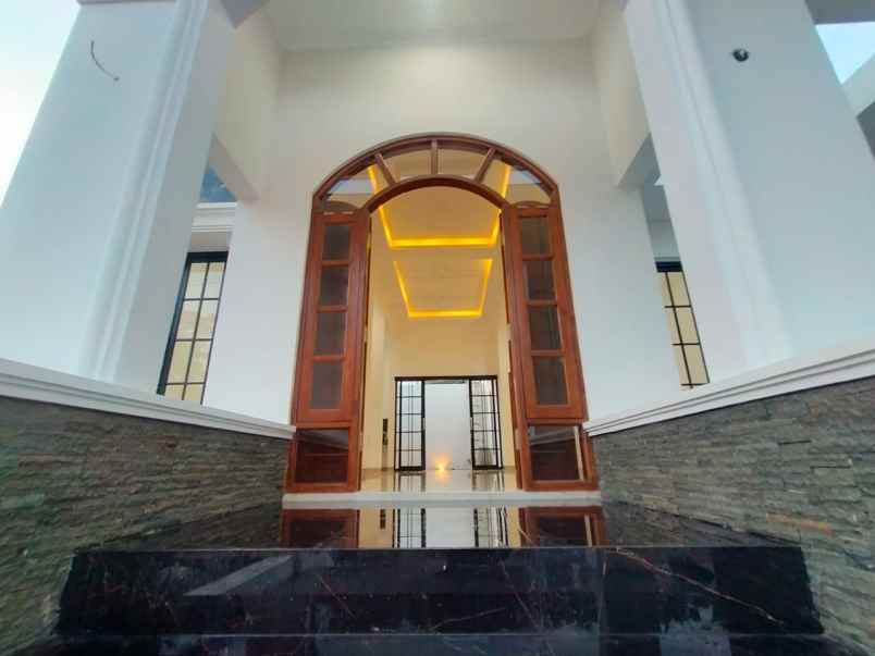 dijual rumah jl besi jangkang sukoharjo