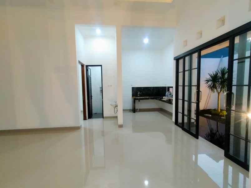 dijual rumah jl besi jangkang sukoharjo