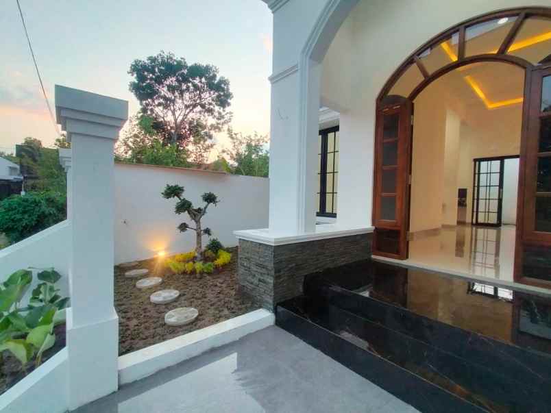 dijual rumah jl besi jangkang sukoharjo