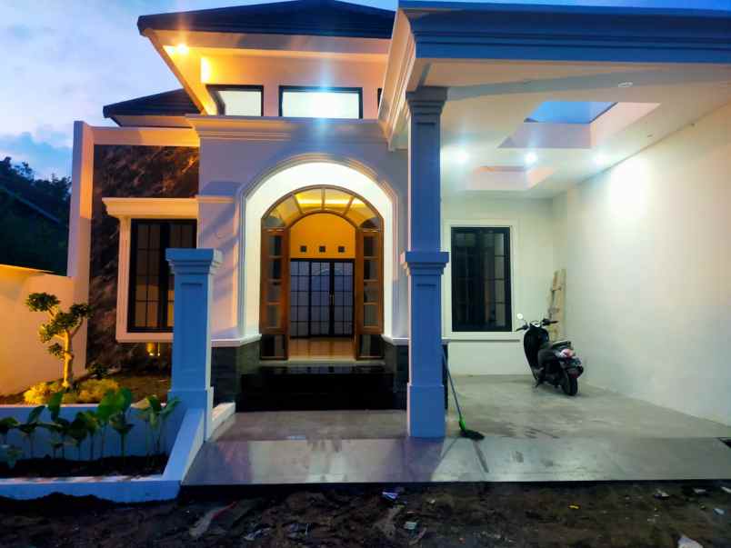 dijual rumah jl besi jangkang sukoharjo