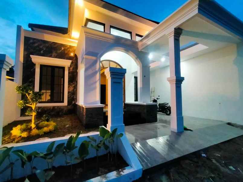dijual rumah jl besi jangkang sukoharjo