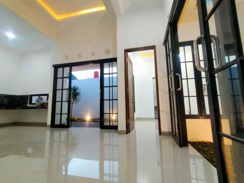 dijual rumah jl besi jangkang sukoharjo