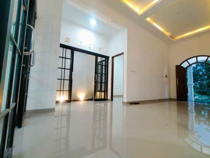 dijual rumah jl besi jangkang sukoharjo