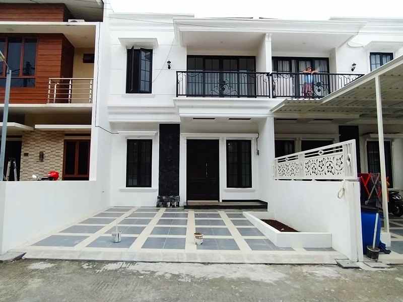 dijual rumah jl h kocen kalimulya