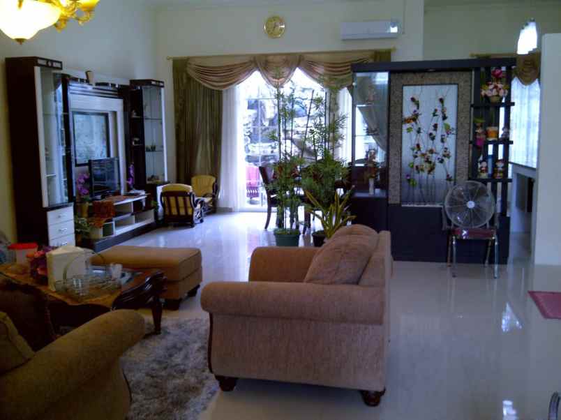 dijual rumah jl hertasning baru aroepala