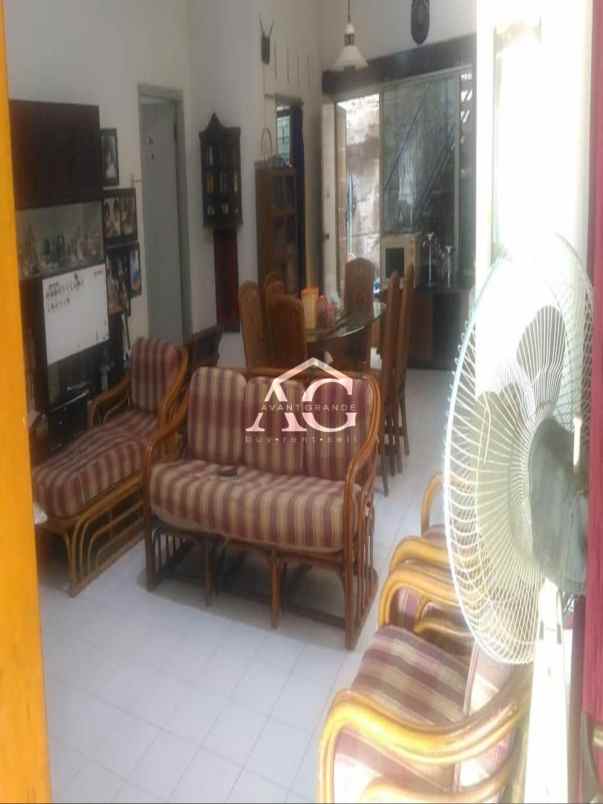 dijual rumah jl kamelia