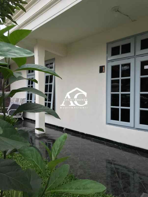 dijual rumah jl kamelia