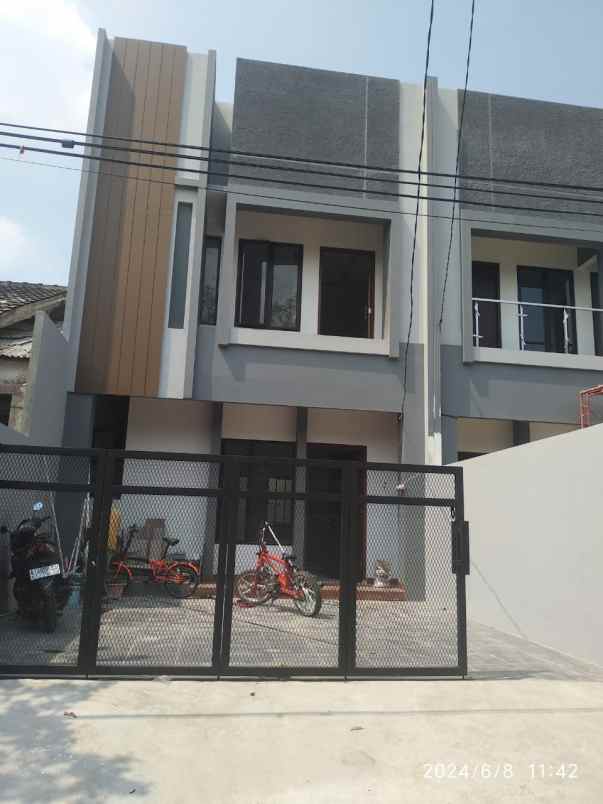 dijual rumah jl kelapa sawit cinere