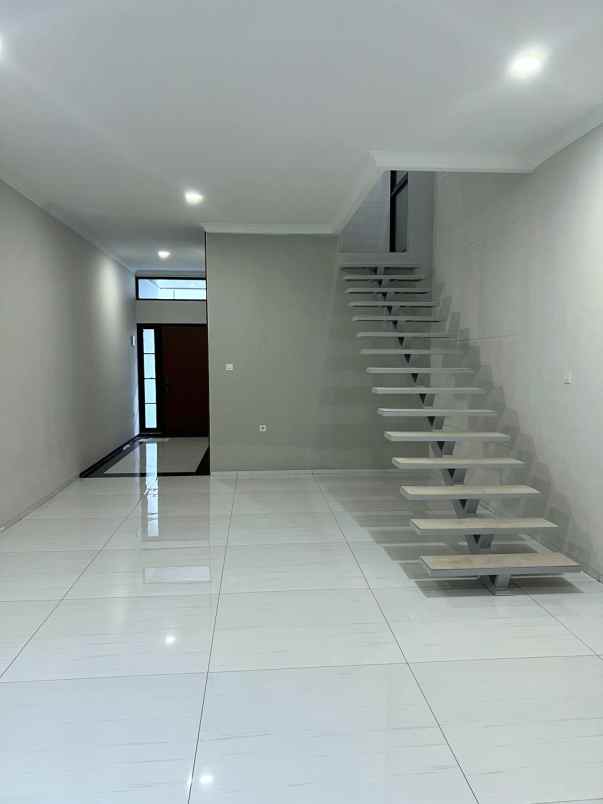 dijual rumah jl kembar regol