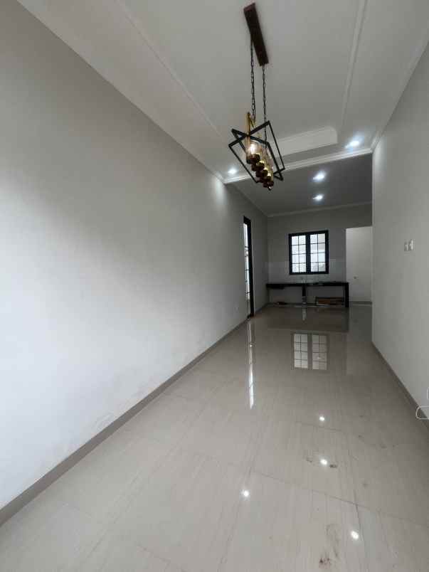 dijual rumah jl pasar kecapi pondok