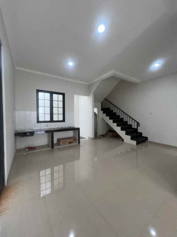 dijual rumah jl pasar kecapi pondok