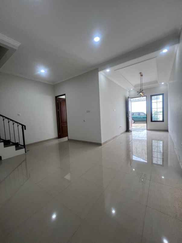 dijual rumah jl pasar kecapi pondok