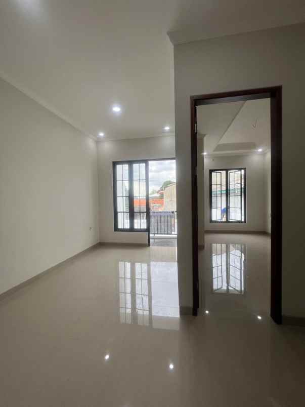 dijual rumah jl pasar kecapi pondok