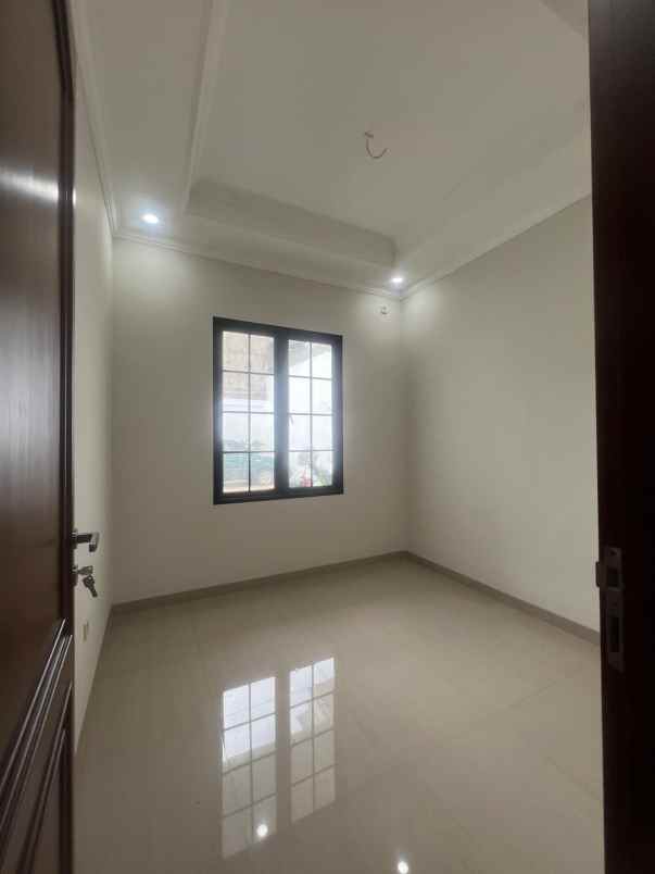 dijual rumah jl pasar kecapi pondok