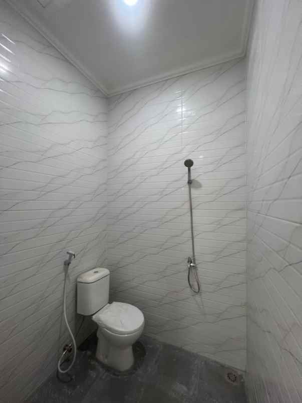 dijual rumah jl pasar kecapi pondok