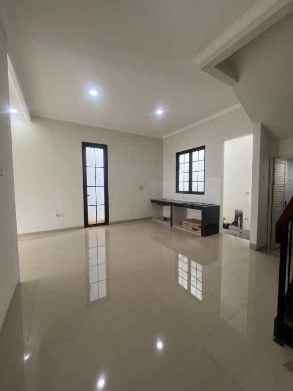 dijual rumah jl pasar kecapi pondok