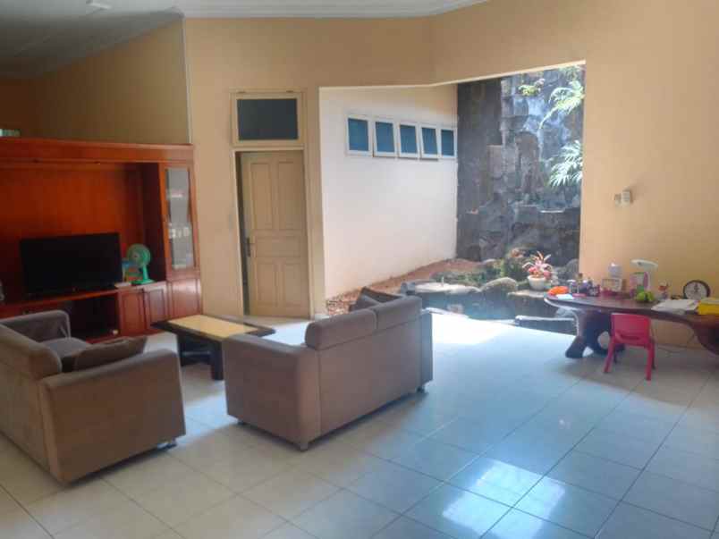 dijual rumah jl perintis kemerdekaan