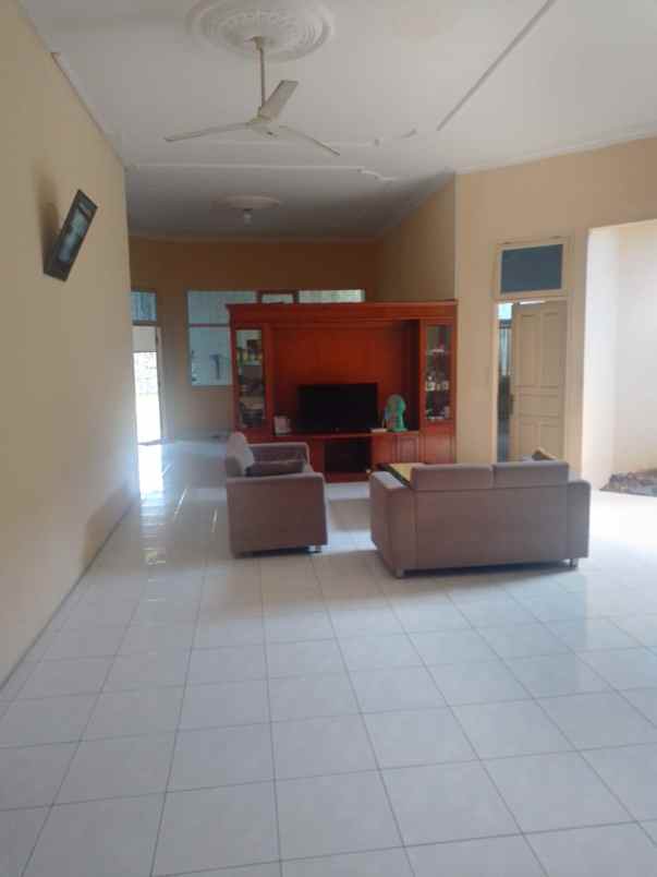 dijual rumah jl perintis kemerdekaan