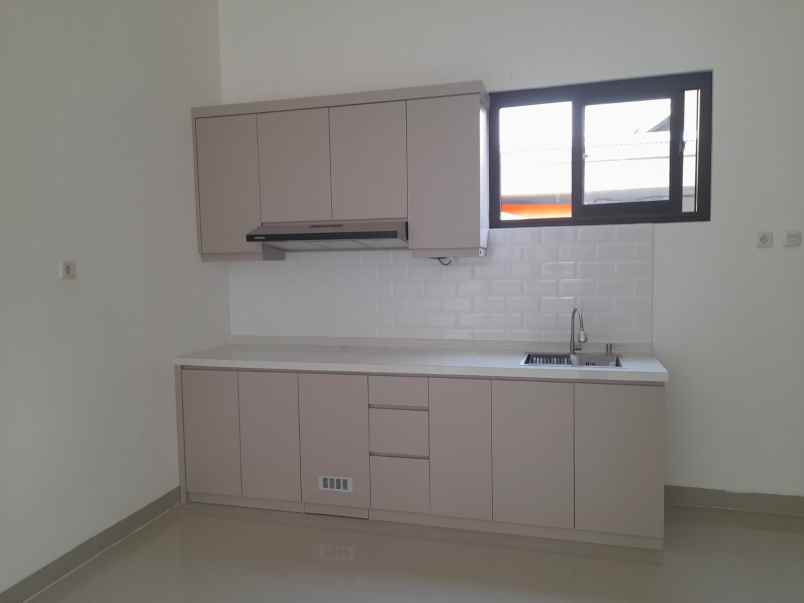 dijual rumah jl r sanim tanah baru depok