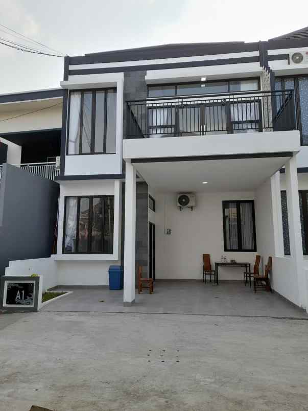 dijual rumah jl r sanim tanah baru depok