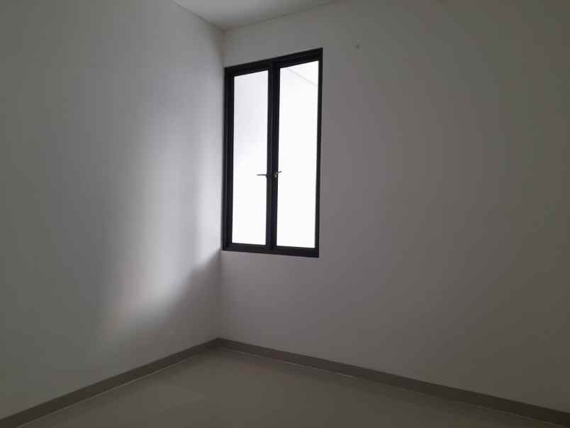 dijual rumah jl r sanim tanah baru depok