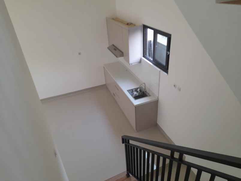 dijual rumah jl r sanim tanah baru depok