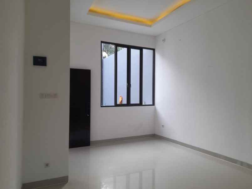 dijual rumah jl r sanim tanah baru depok