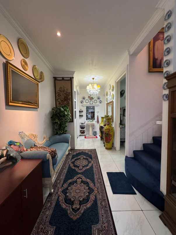 dijual rumah jl raya cireundeu