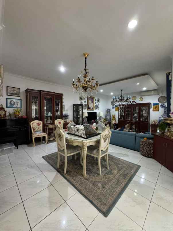 dijual rumah jl raya cireundeu