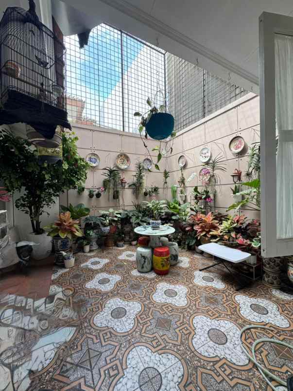 dijual rumah jl raya cireundeu