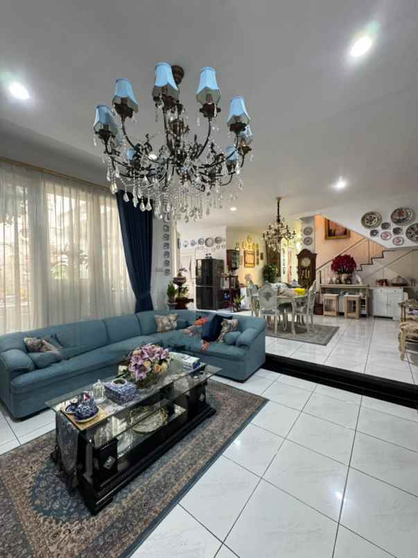 dijual rumah jl raya cireundeu