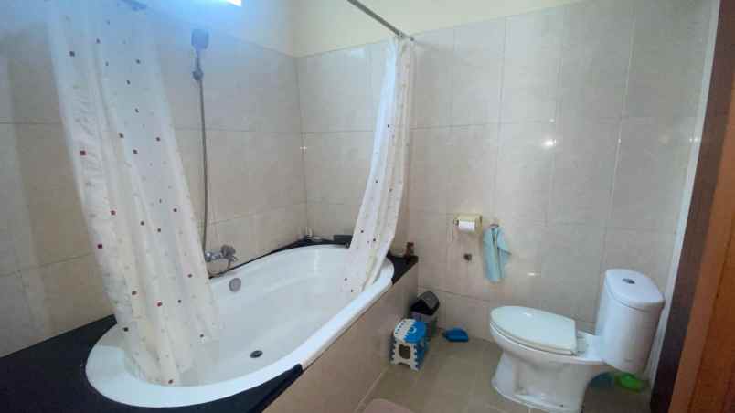 dijual rumah jl sayap dago