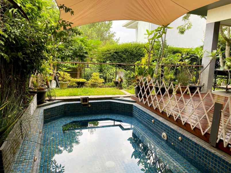 dijual rumah jl sayap dago