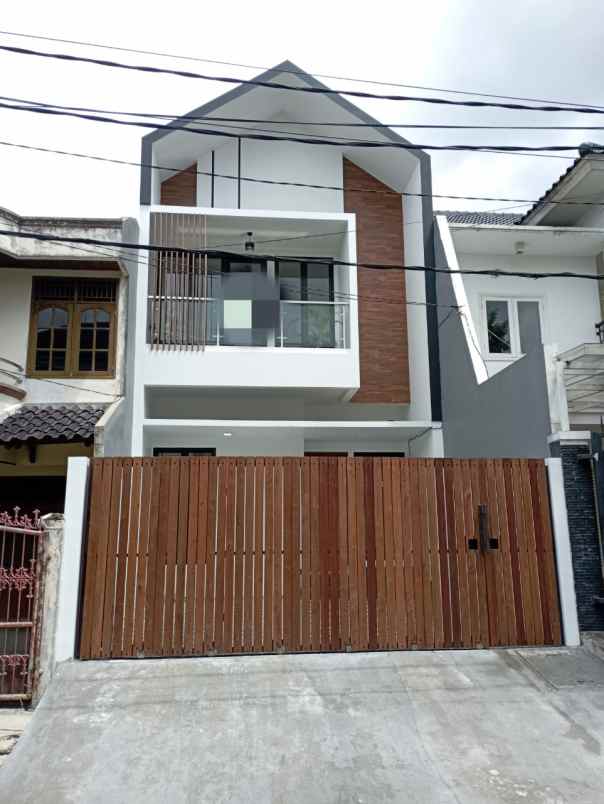 dijual rumah jl taman malaka pondok
