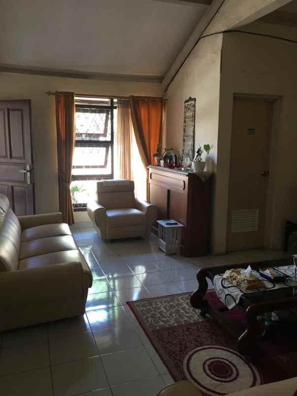 dijual rumah jl uranus margahayu raya