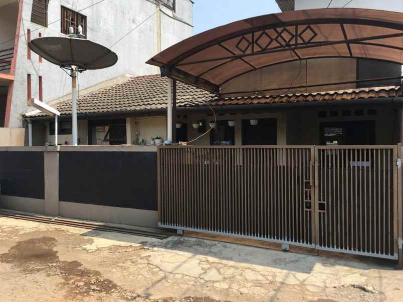 dijual rumah jl uranus margahayu raya