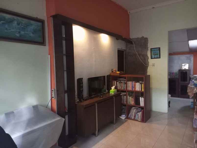 dijual rumah jl yos sudarso ungaran