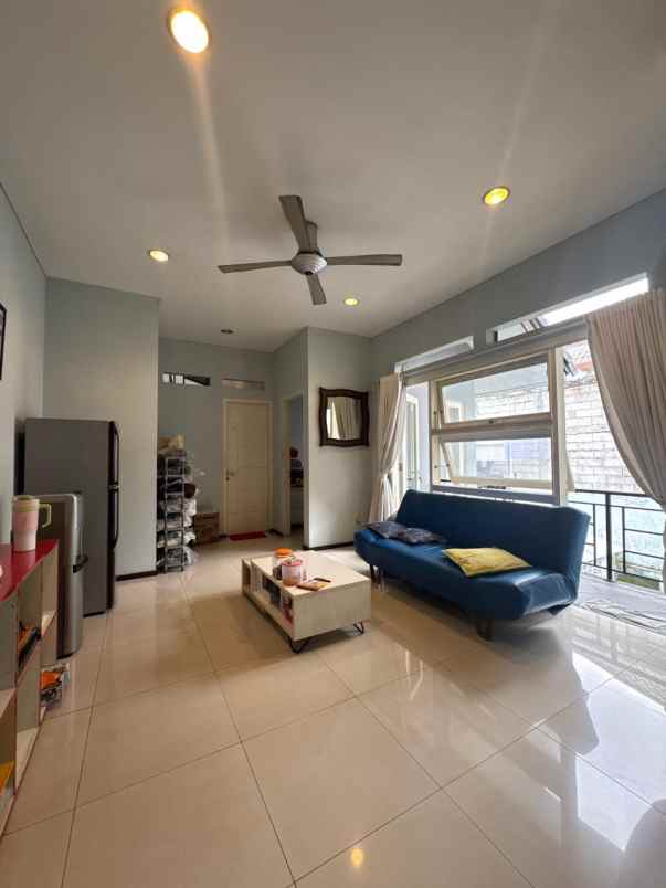 dijual rumah jl zambrud i no b 17