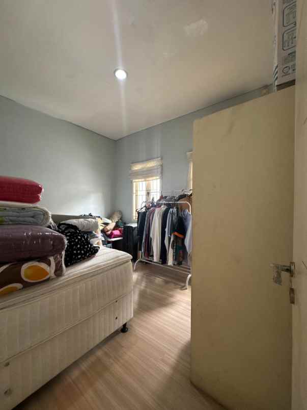 dijual rumah jl zambrud i no b 17